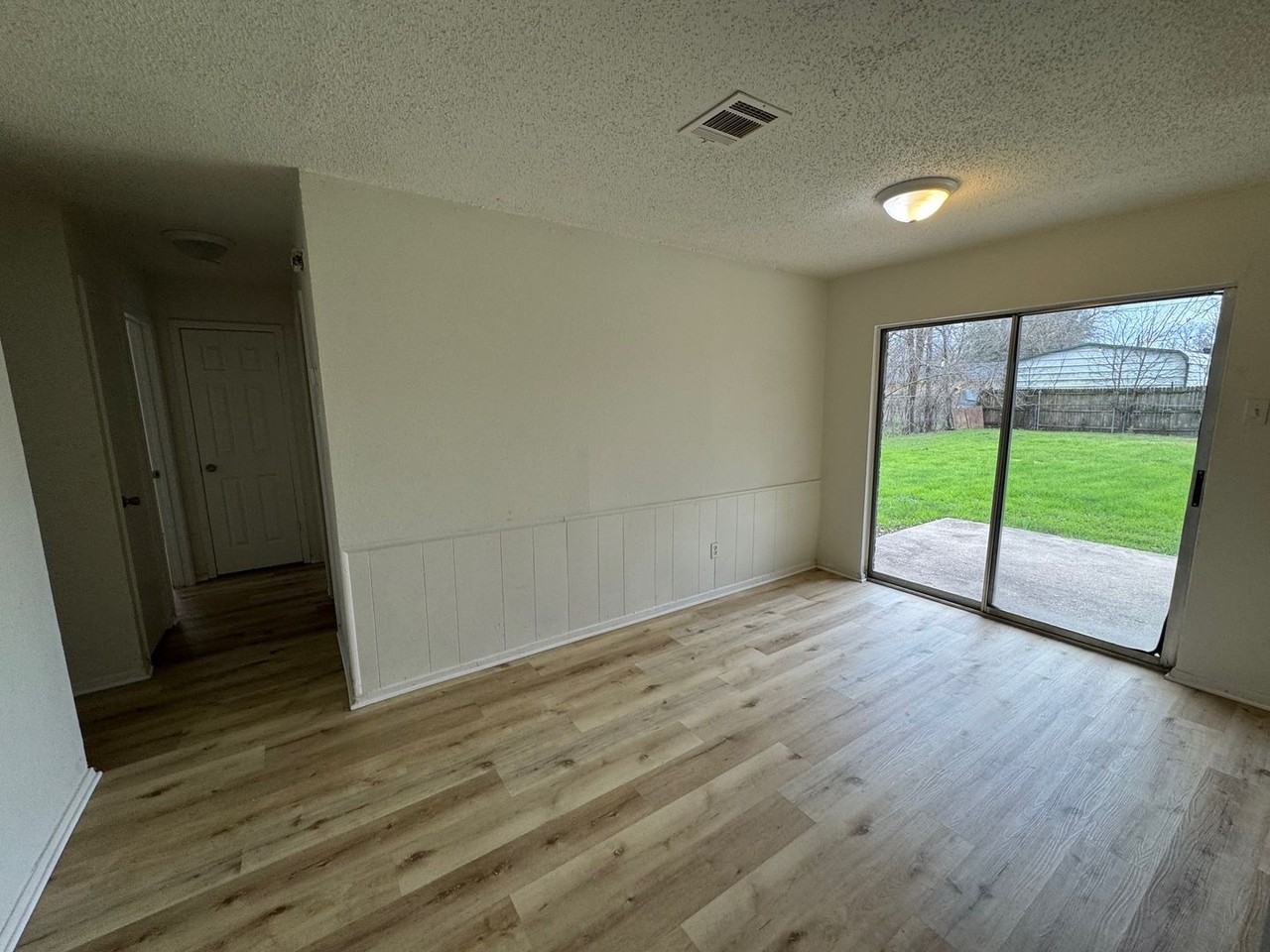 117 S Walnut St - Photo 4 of 9