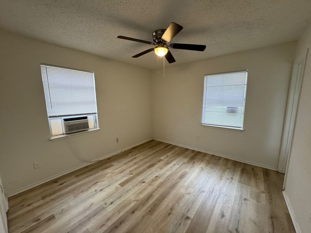 117 S Walnut St - Photo 6 of 9