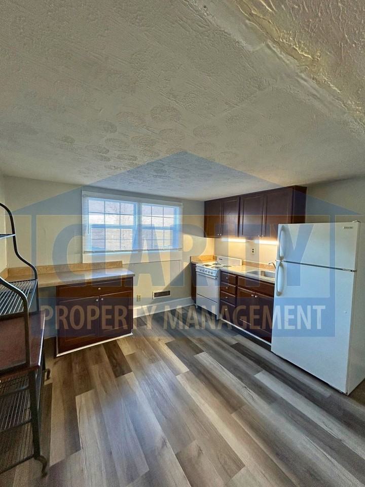 225 1/4 20th St Ne - Photo 6 of 12