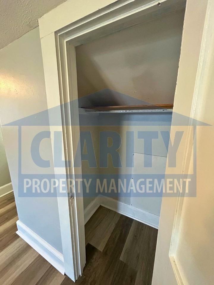 225 1/4 20th St Ne - Photo 7 of 12