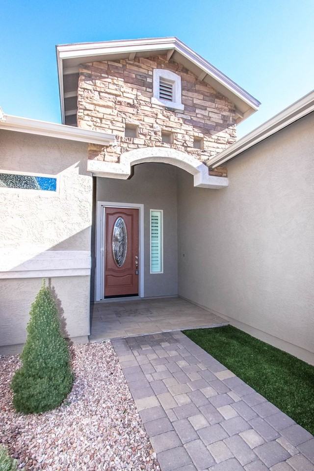 4083 N Pembroke St - Photo 2 of 24