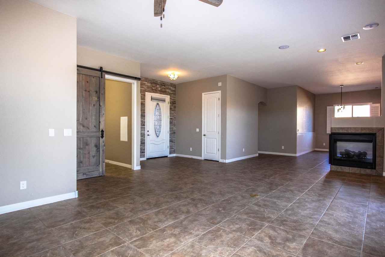 4083 N Pembroke St - Photo 4 of 24