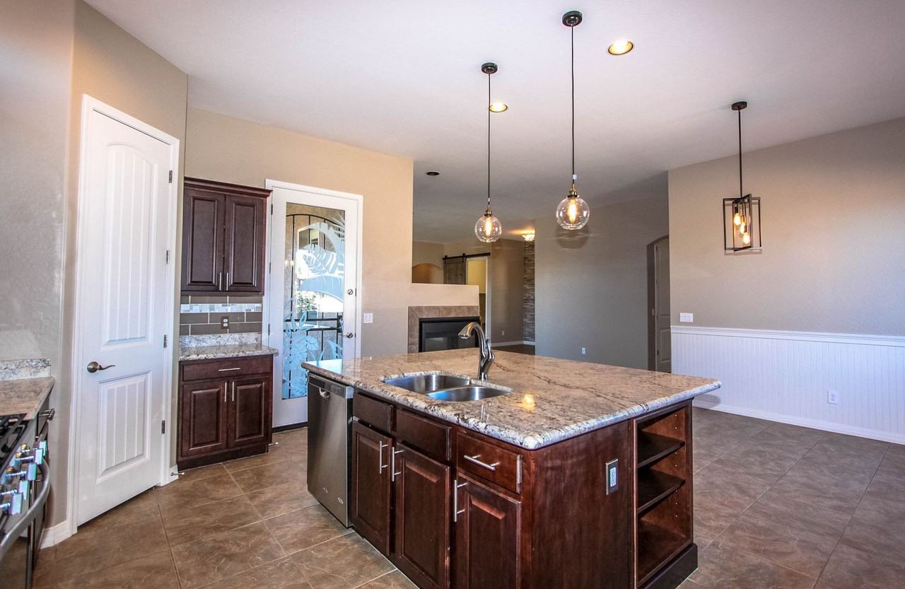 4083 N Pembroke St - Photo 6 of 24