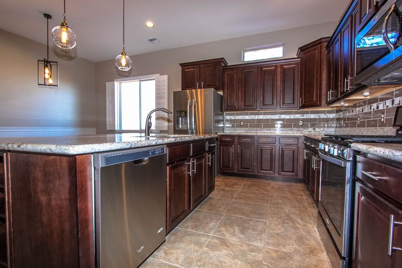 4083 N Pembroke St - Photo 7 of 24