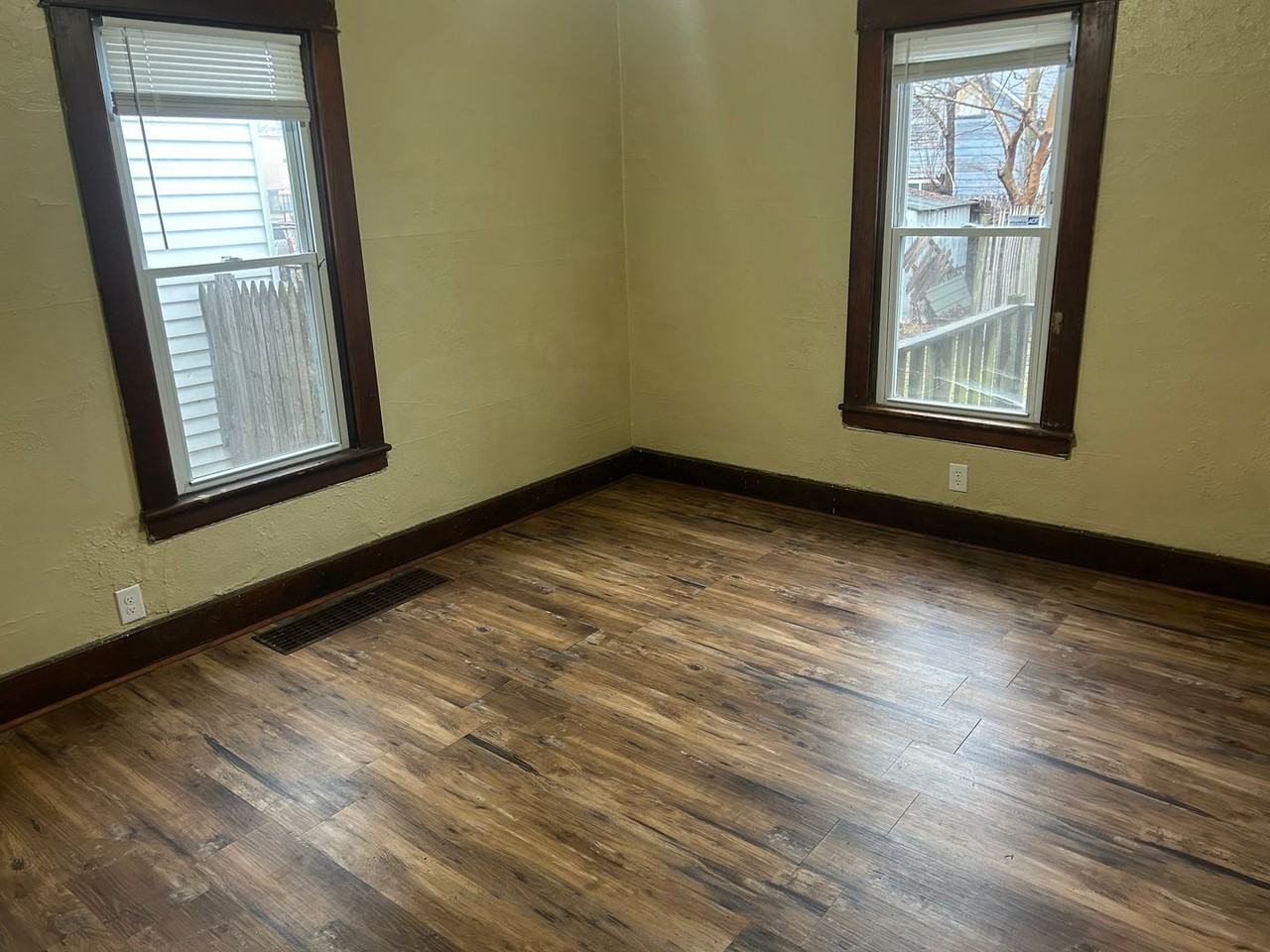 437 Hiett Ave - Photo 4 of 20