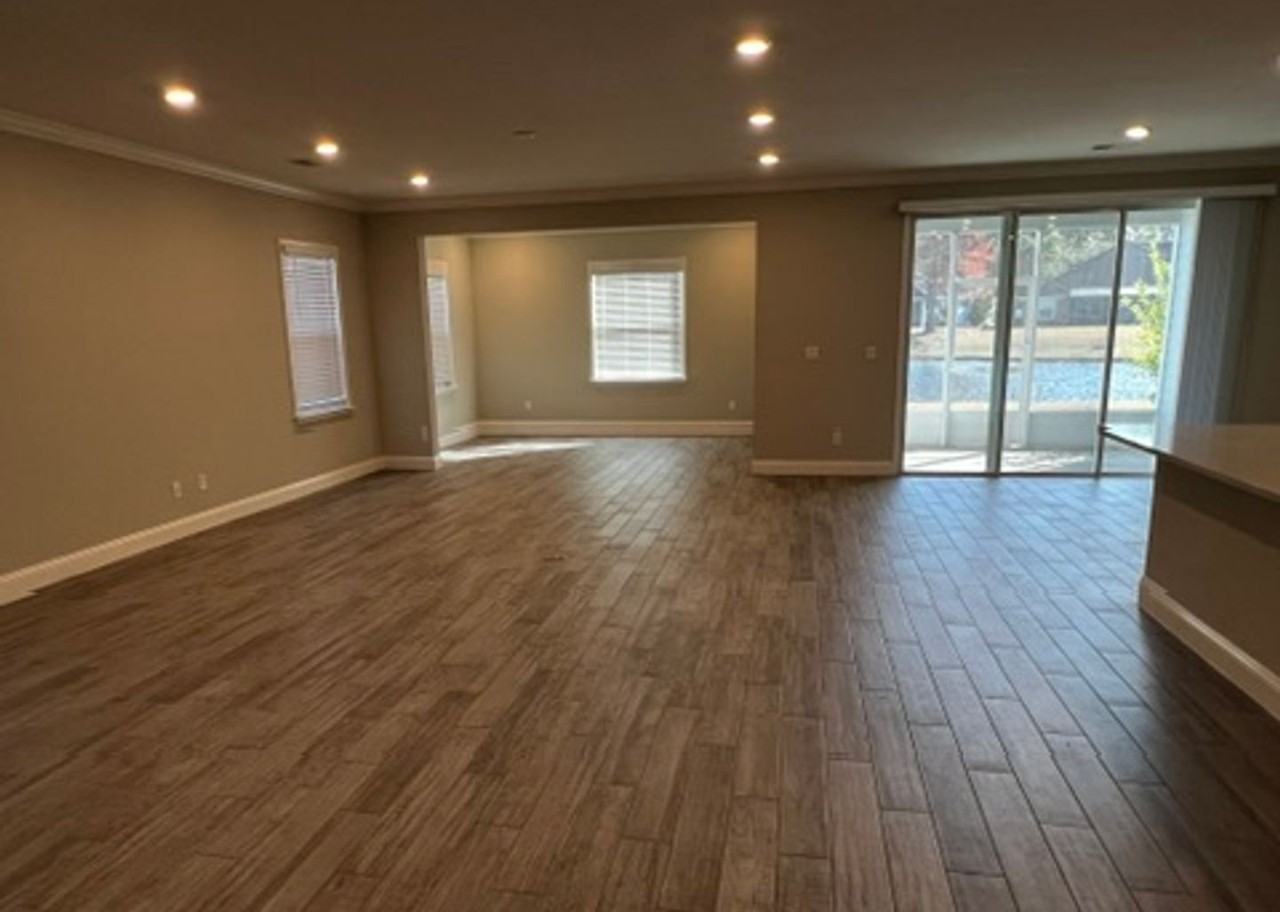 226 Edgewater Dr - Photo 3 of 23