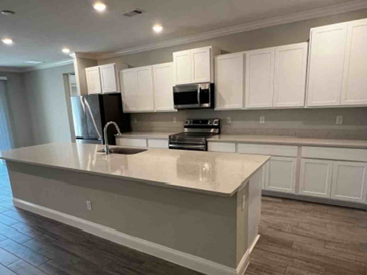 226 Edgewater Dr - Photo 4 of 23