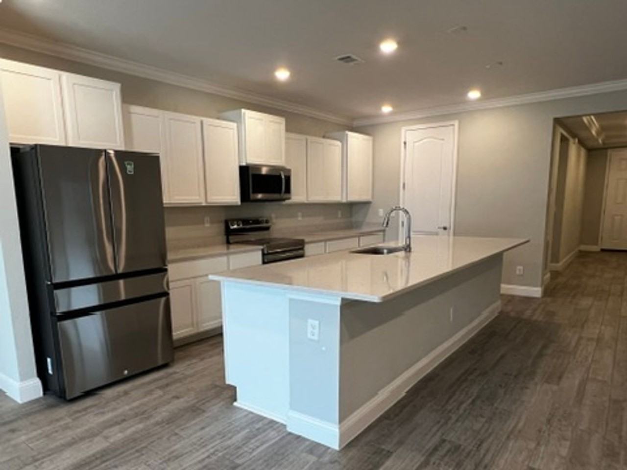 226 Edgewater Dr - Photo 5 of 23