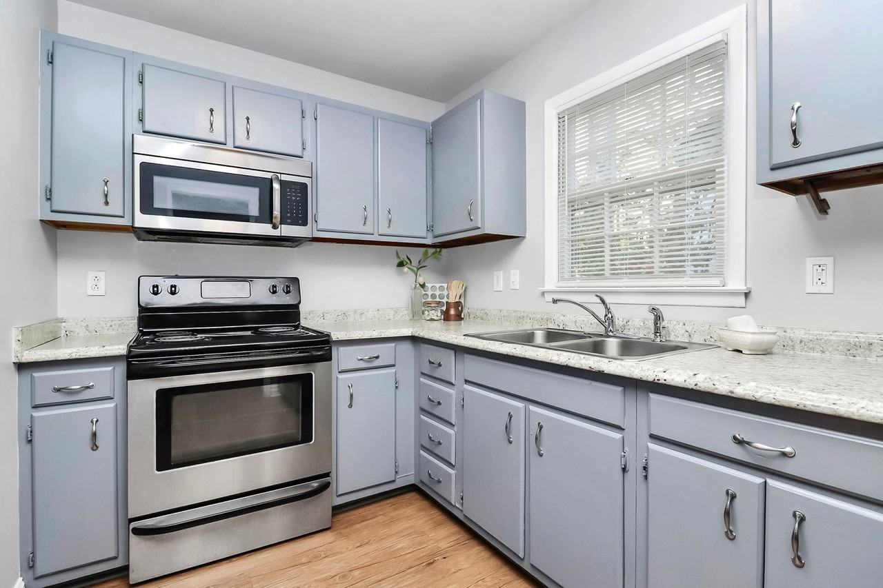 919 Pineborough Rd - Photo 2 of 20