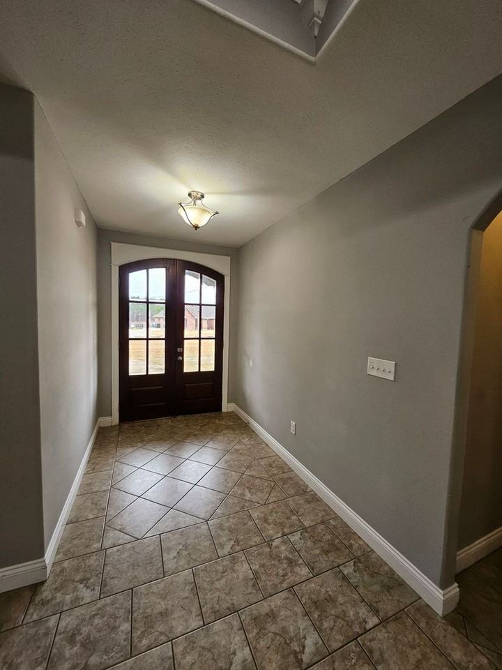 165 James Dr - Photo 3 of 19