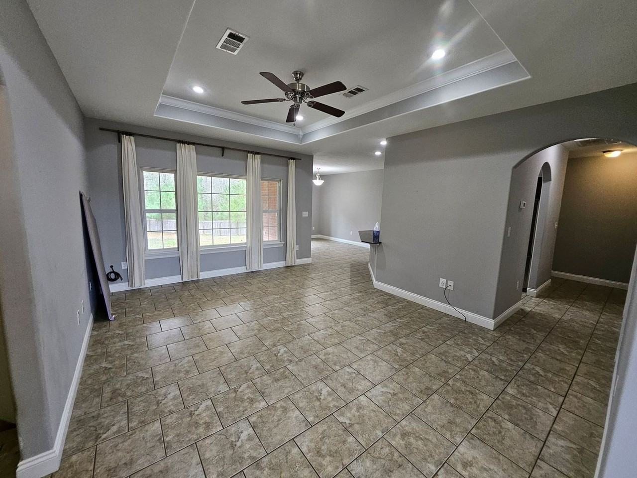 165 James Dr - Photo 4 of 19