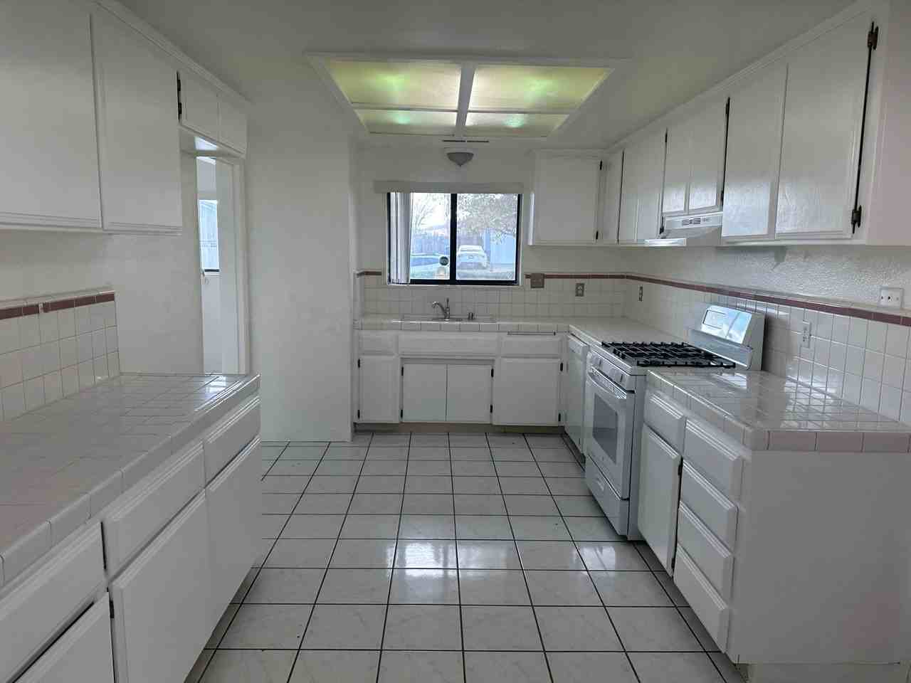 21441 Santa Barbara Dr - Photo 3 of 15