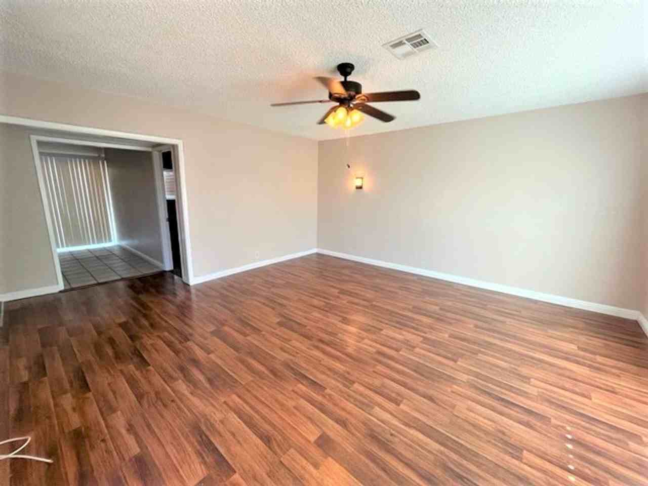 11 California Way - Photo 3 of 16