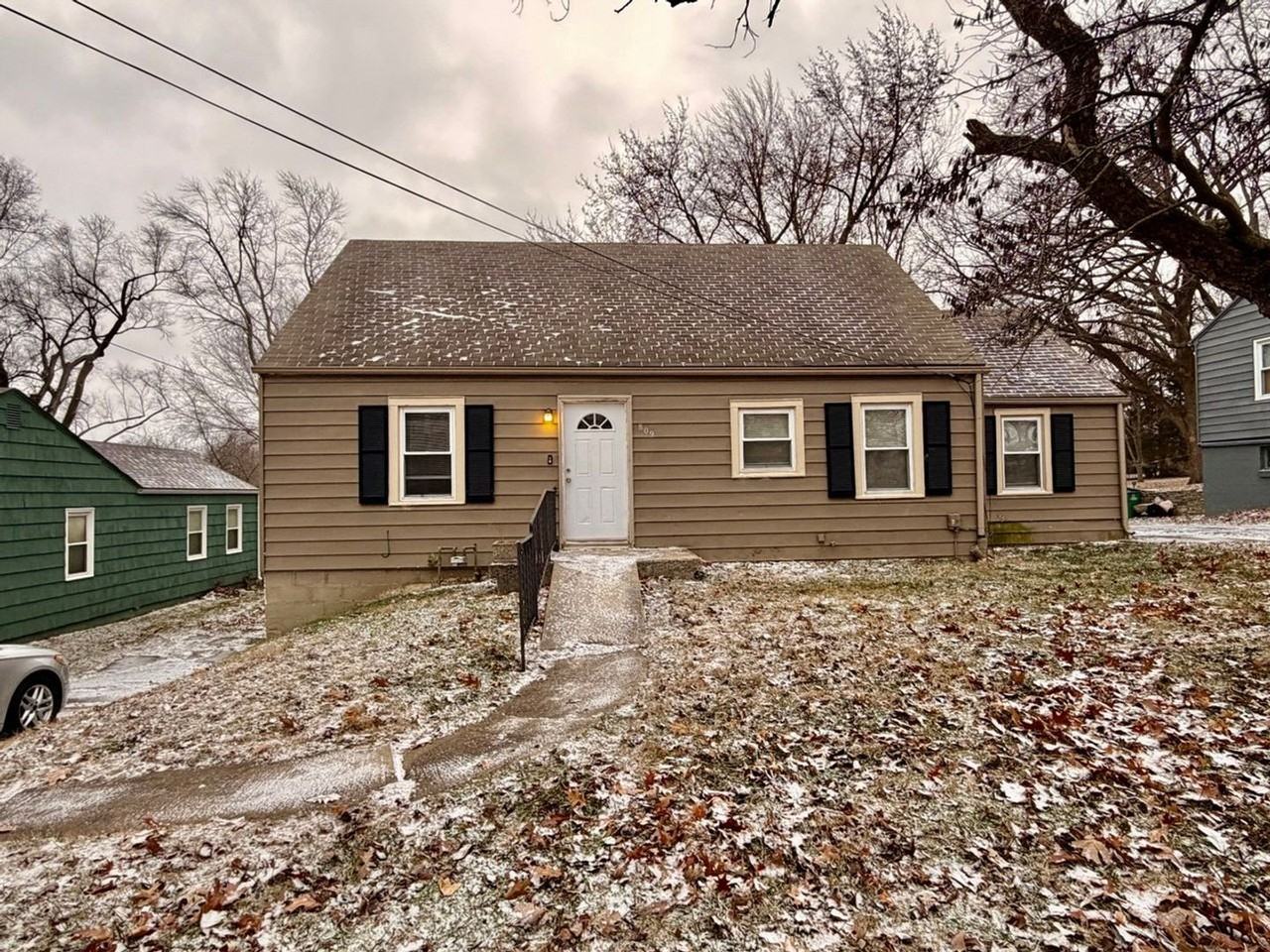 809 Ne Maple Dr - Photo 2 of 11