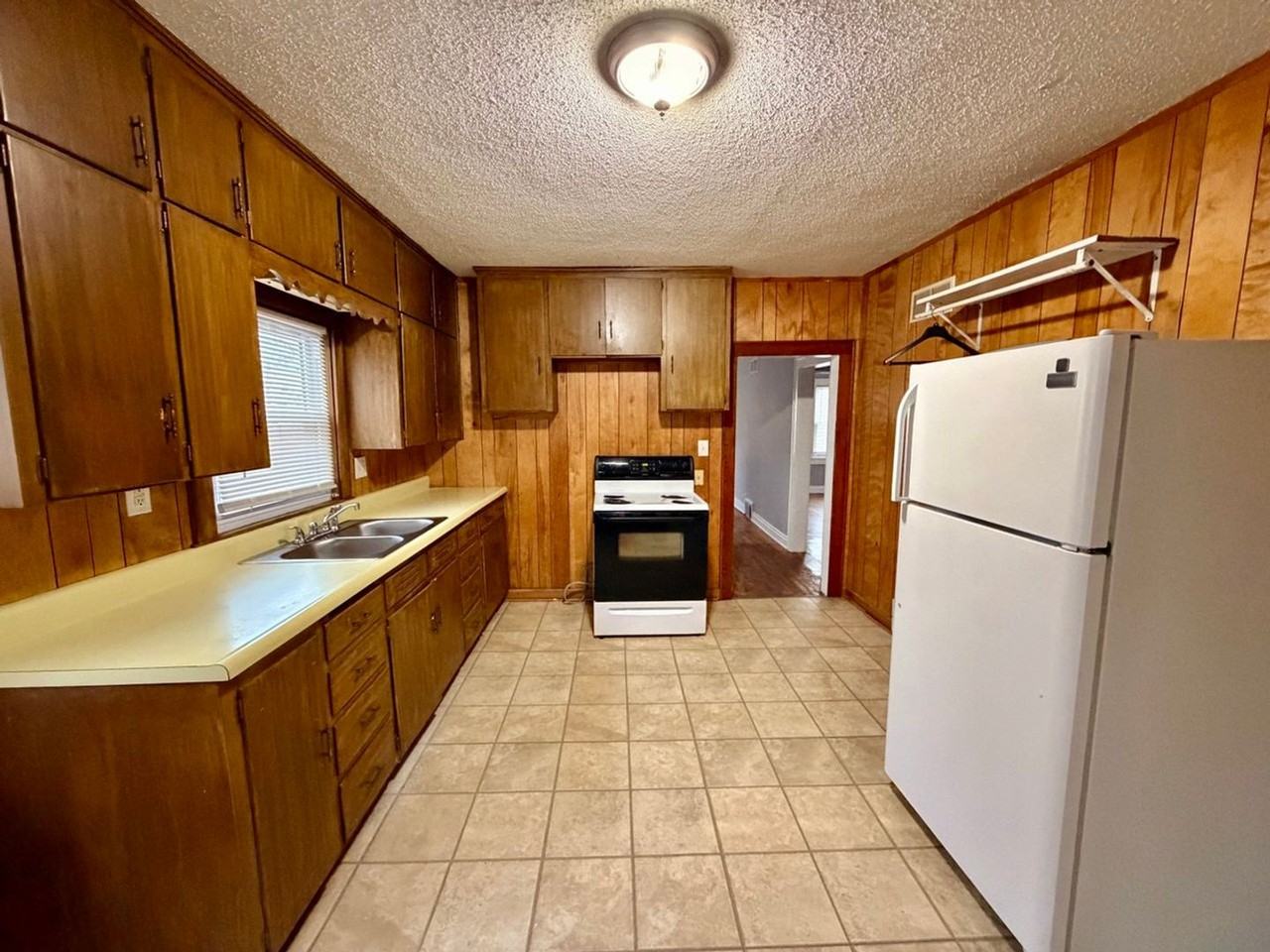 809 Ne Maple Dr - Photo 3 of 11