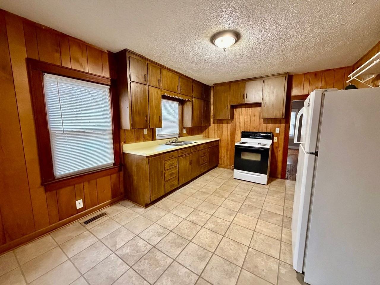 809 Ne Maple Dr - Photo 4 of 11