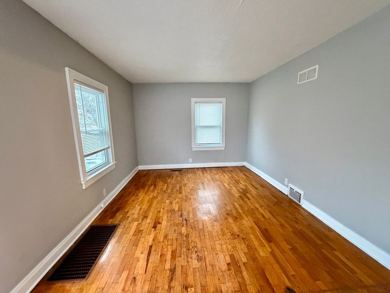 809 Ne Maple Dr - Photo 6 of 11