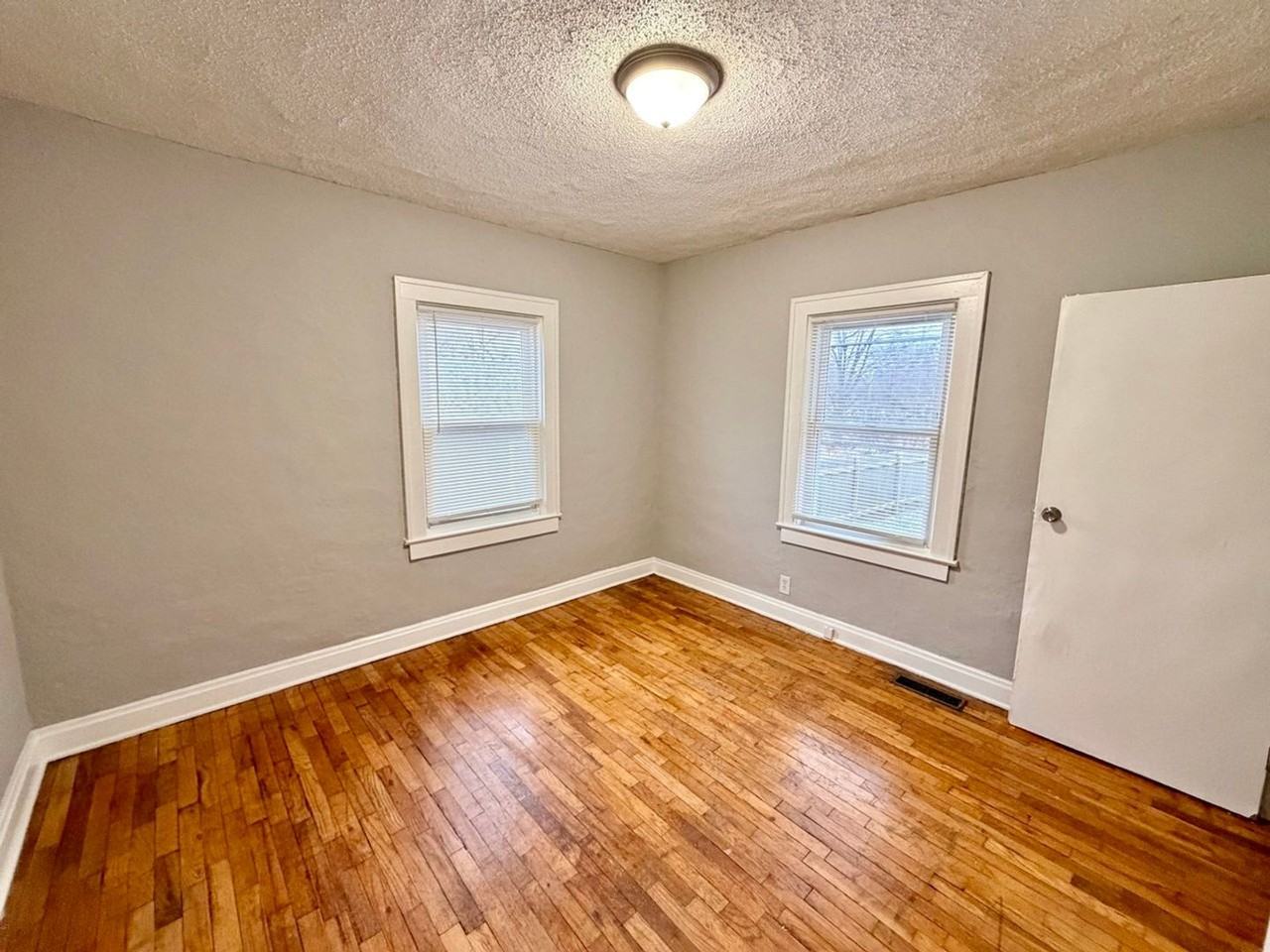 809 Ne Maple Dr - Photo 7 of 11