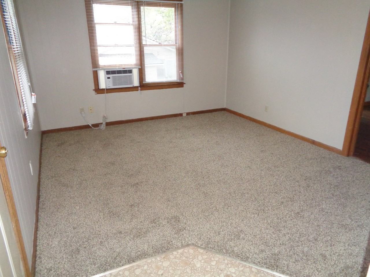 1640 N Holyoke Ave - Photo 2 of 10