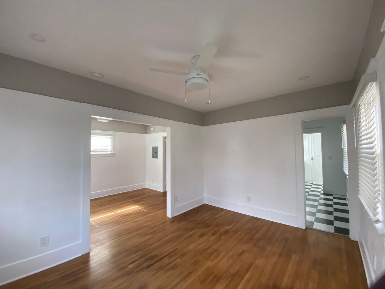 3081 Lincoln Ave - Photo 3 of 11