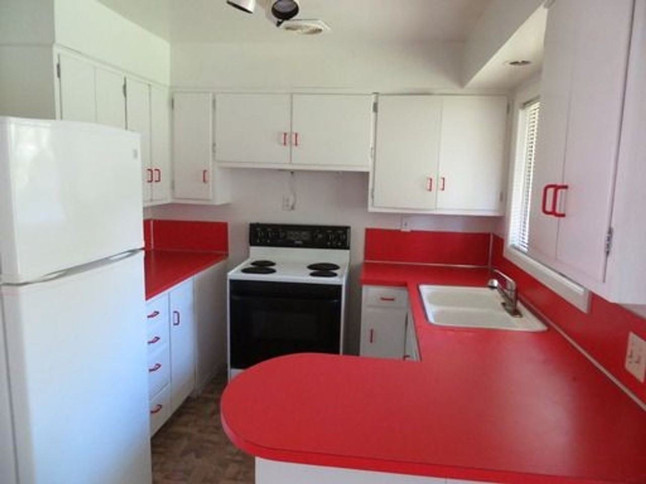 2487 Laralee St - Photo 4 of 10