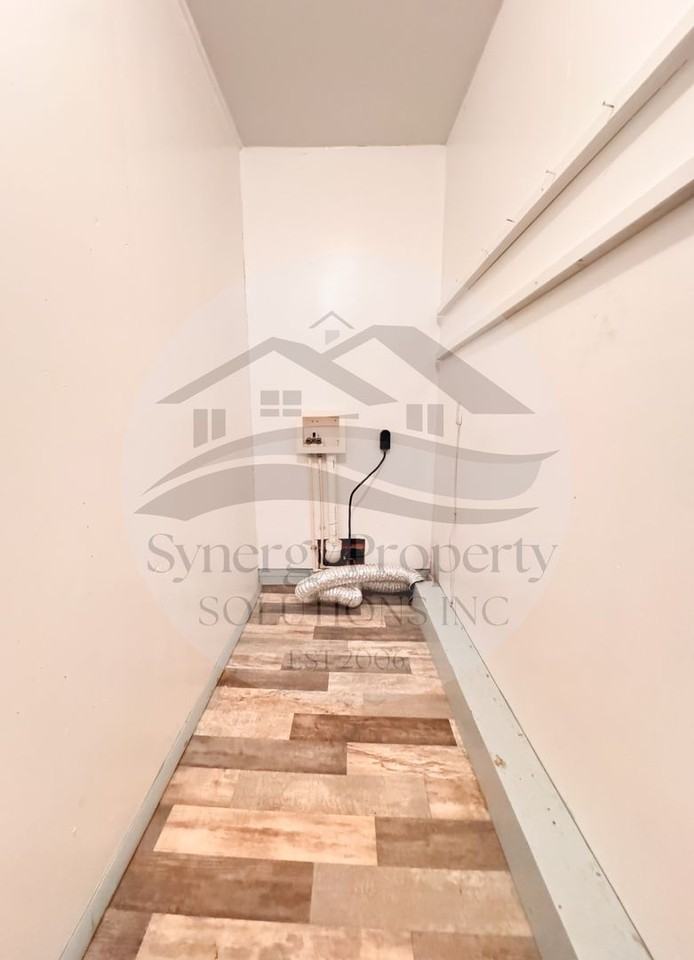 1070 Woodside Dr - Photo 4 of 13