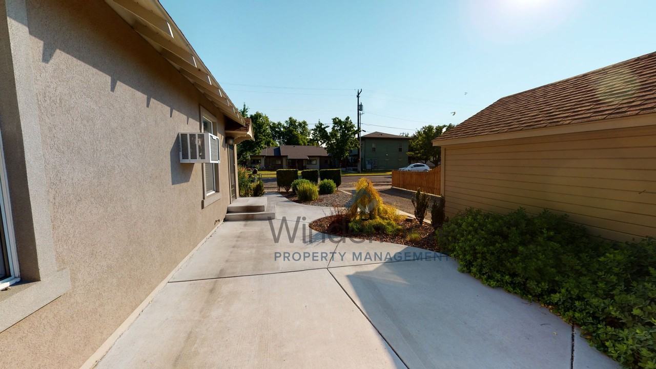 207 N Spokane St - Photo 2 of 14