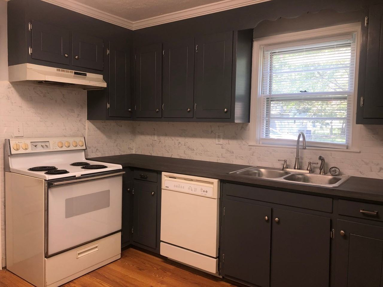 614 73rd St - Photo 2 of 34