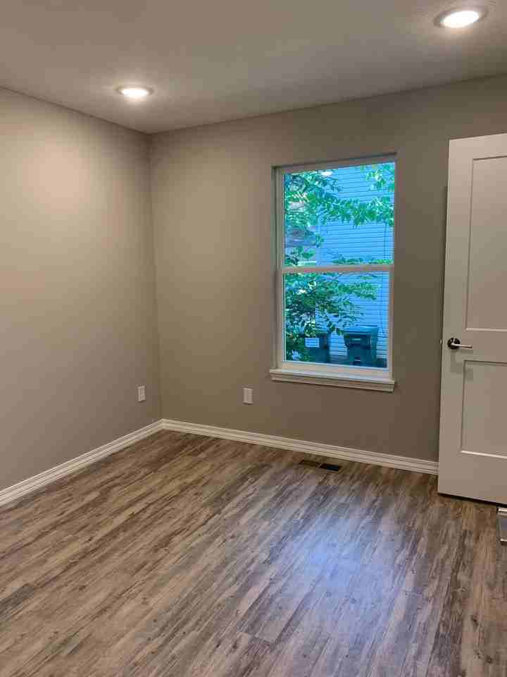 1623 N Main Ave - Photo 3 of 11