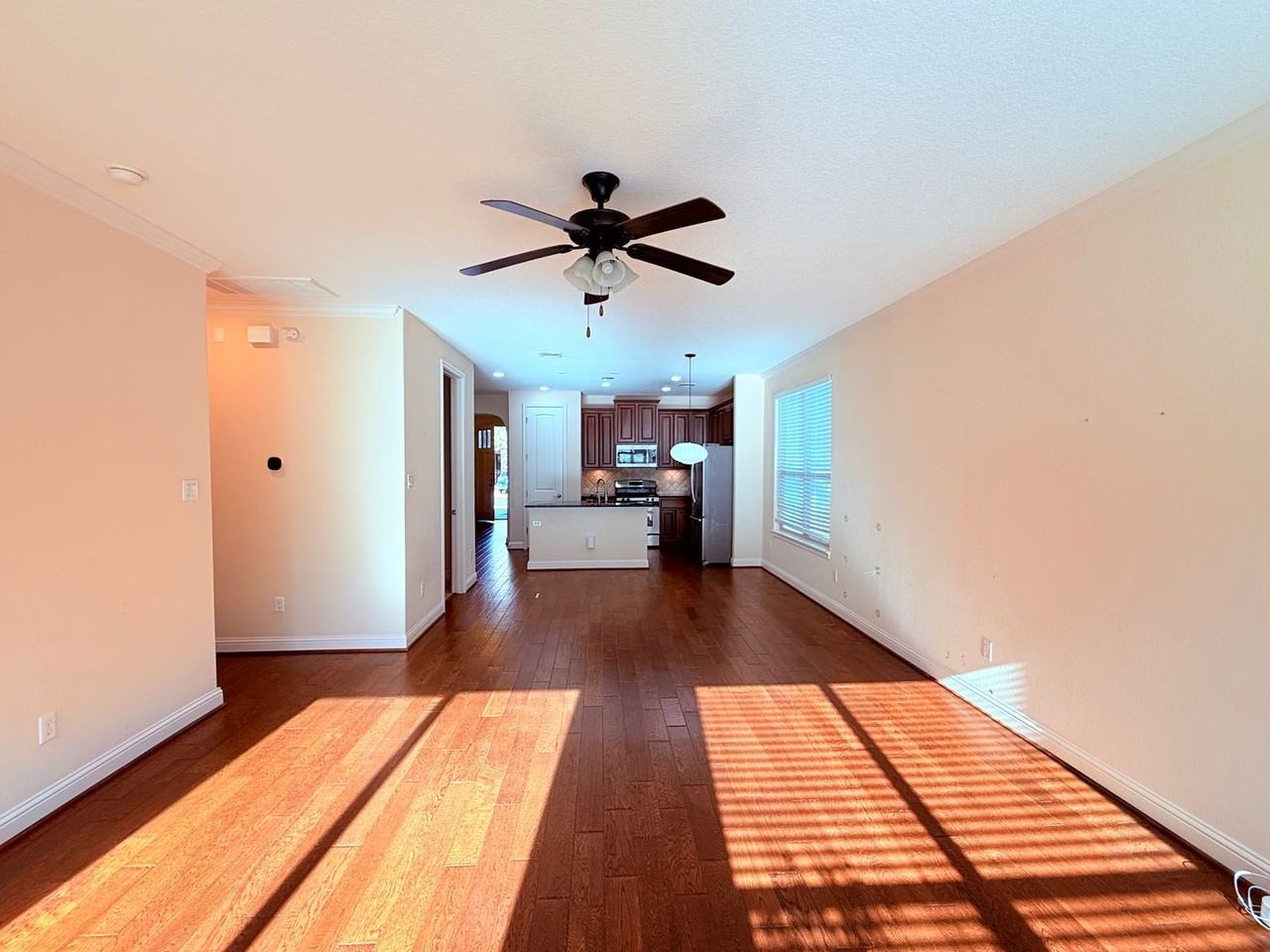 2505 Amur Dr - Photo 7 of 32