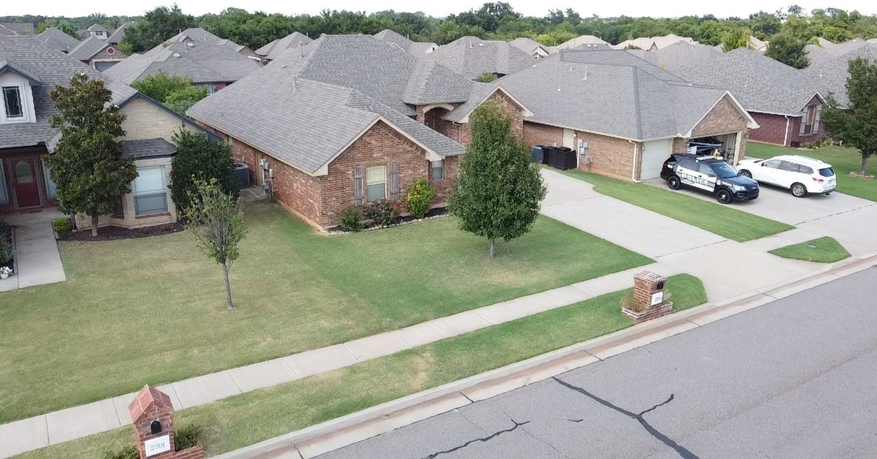 2705 Se 39th St - Photo 4 of 11