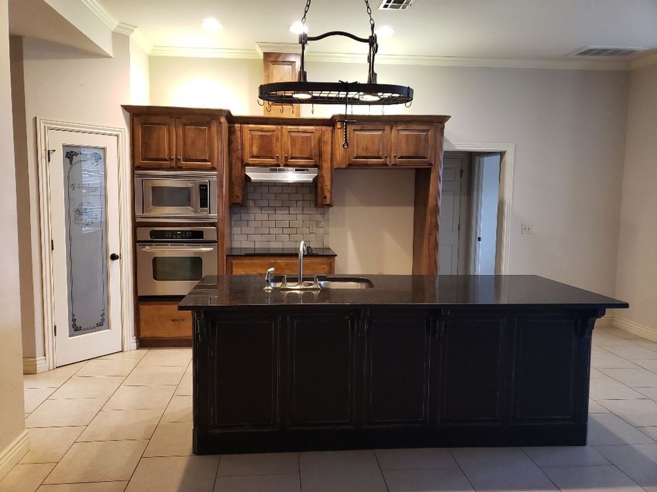 2705 Se 39th St - Photo 2 of 11