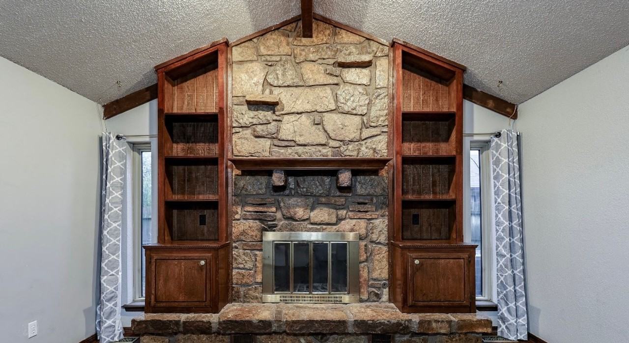 1308 Smoking Tree St - Photo 4 of 23