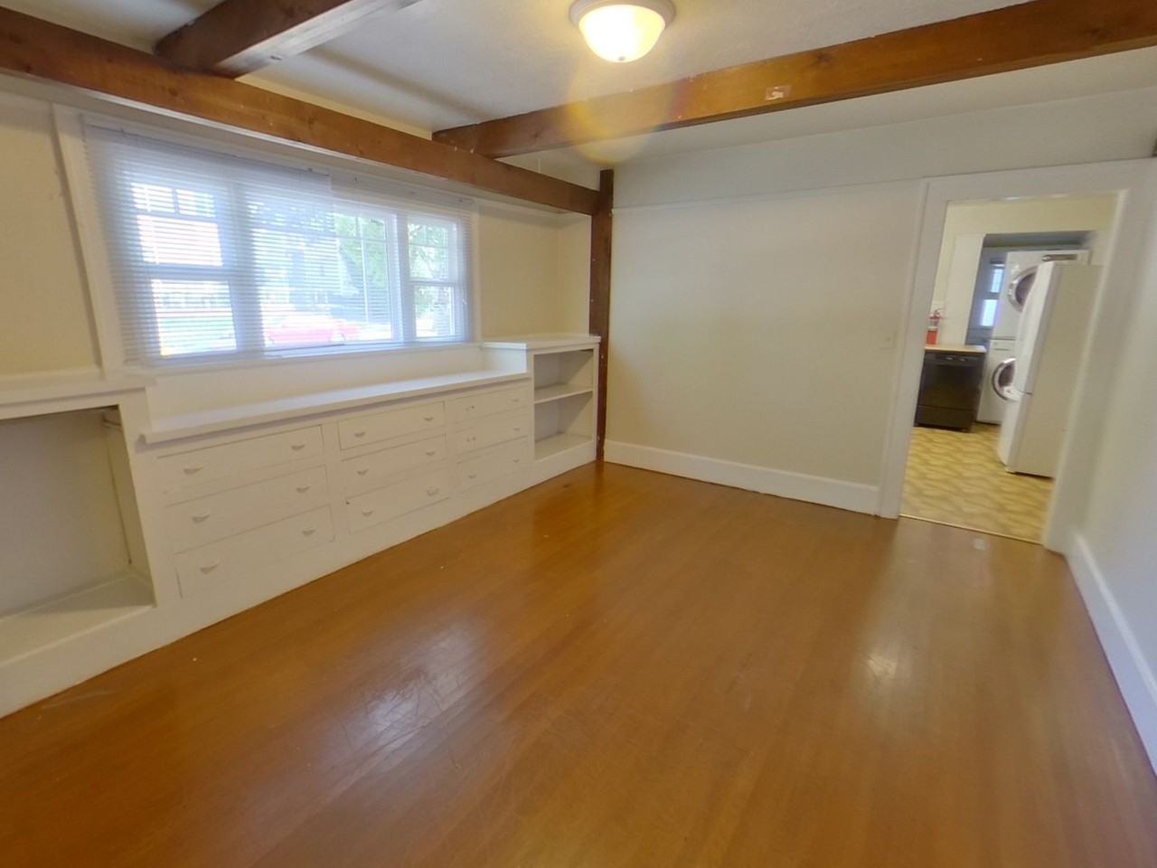 992 E 19th Ave - Photo 5 of 19