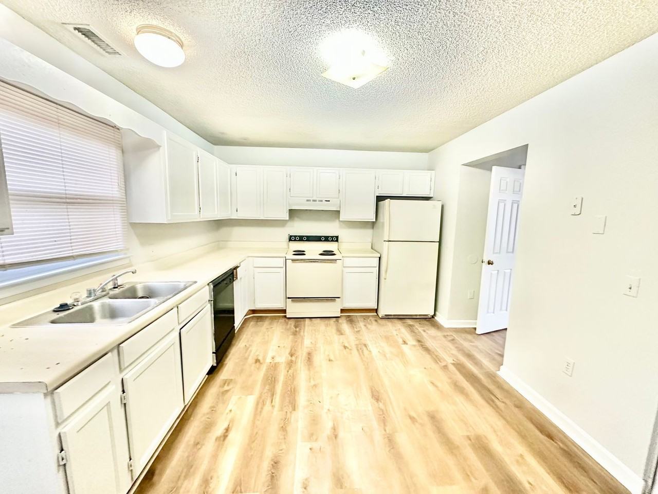 601 Charlotte Ave #4 - Photo 5 of 9