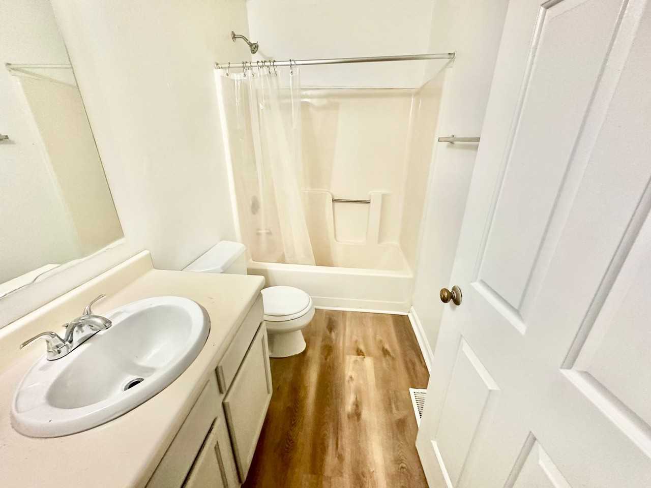 601 Charlotte Ave #4 - Photo 7 of 9