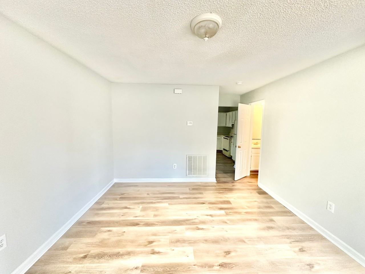 318 Arnold St - Photo 3 of 8