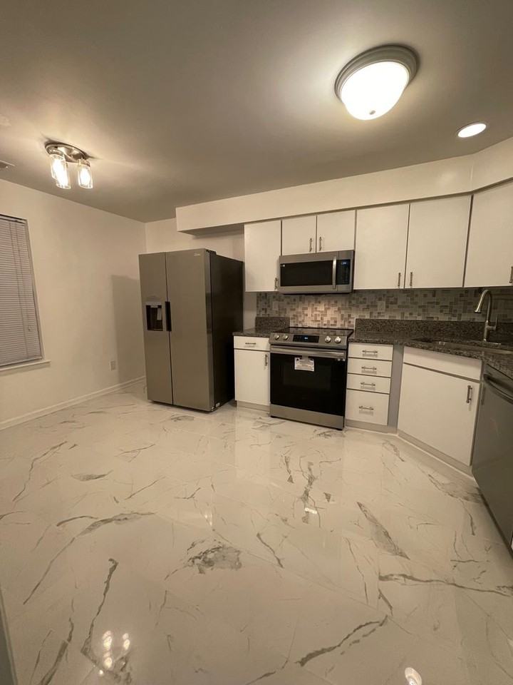 708 Sail Fish Quay - Photo 2 of 16