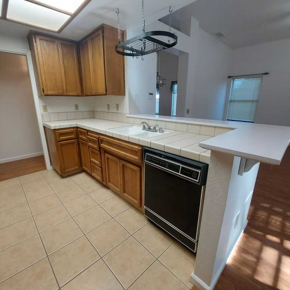 1402 Greenborough Dr - Photo 3 of 20