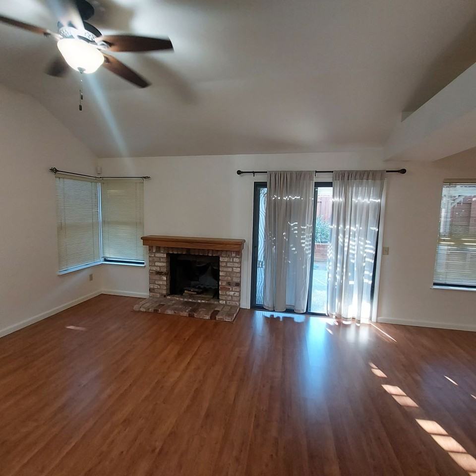 1402 Greenborough Dr - Photo 6 of 20