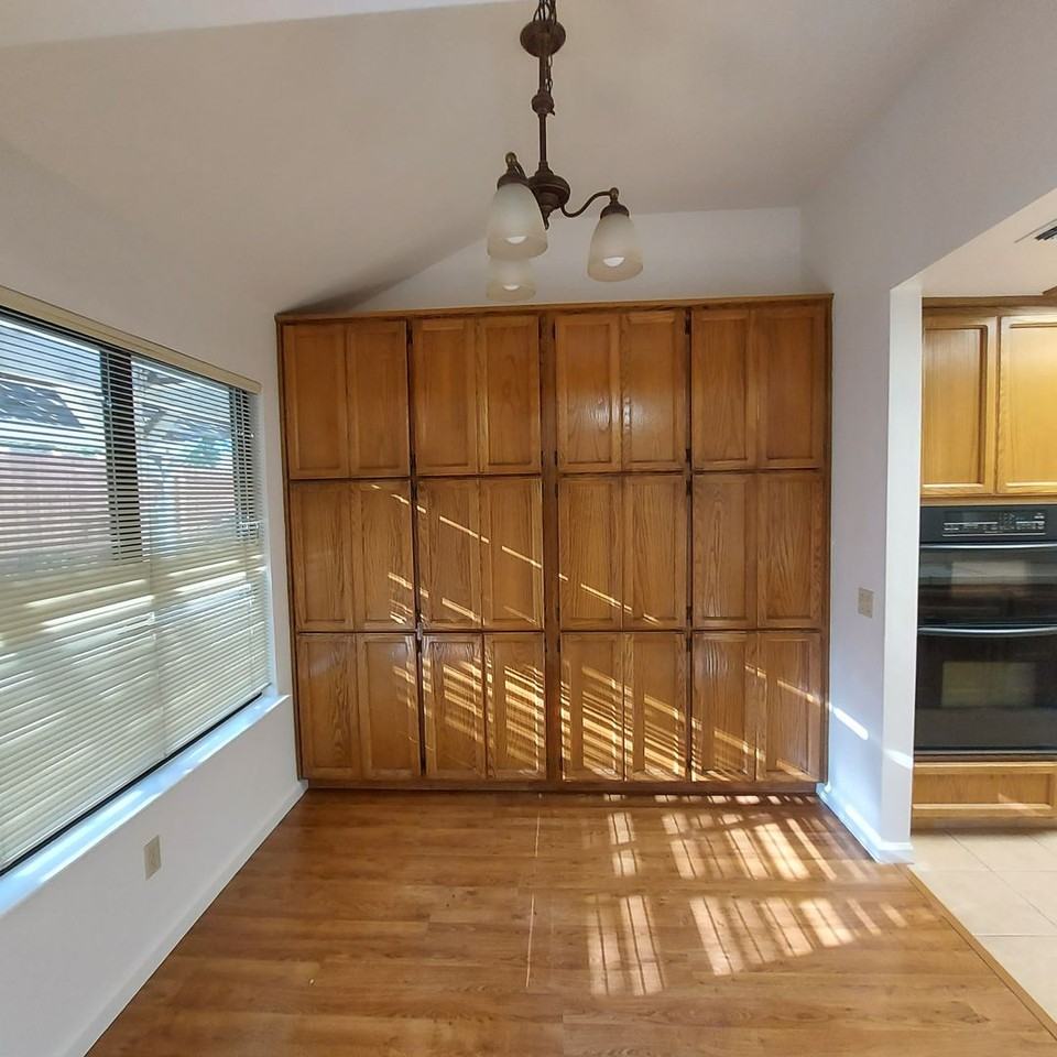 1402 Greenborough Dr - Photo 7 of 20