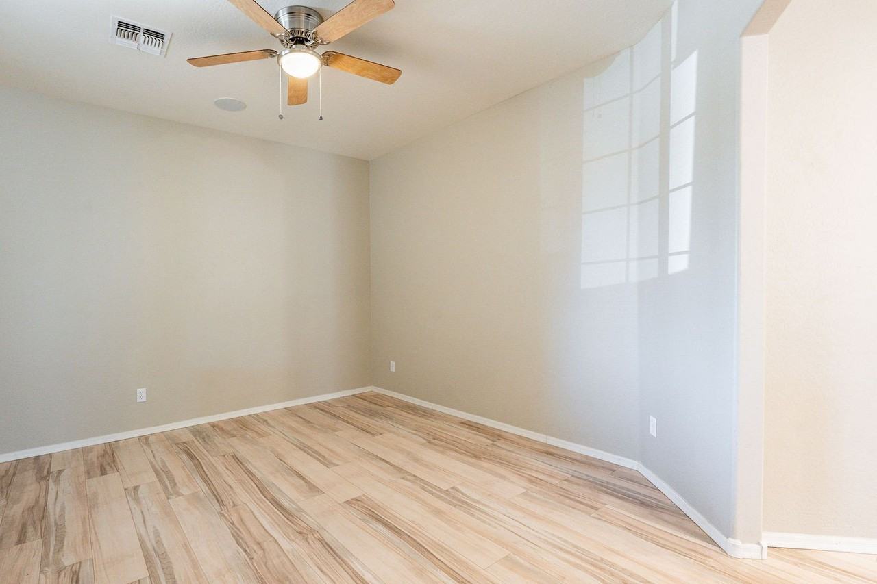 329 S 172nd Dr - Photo 6 of 44