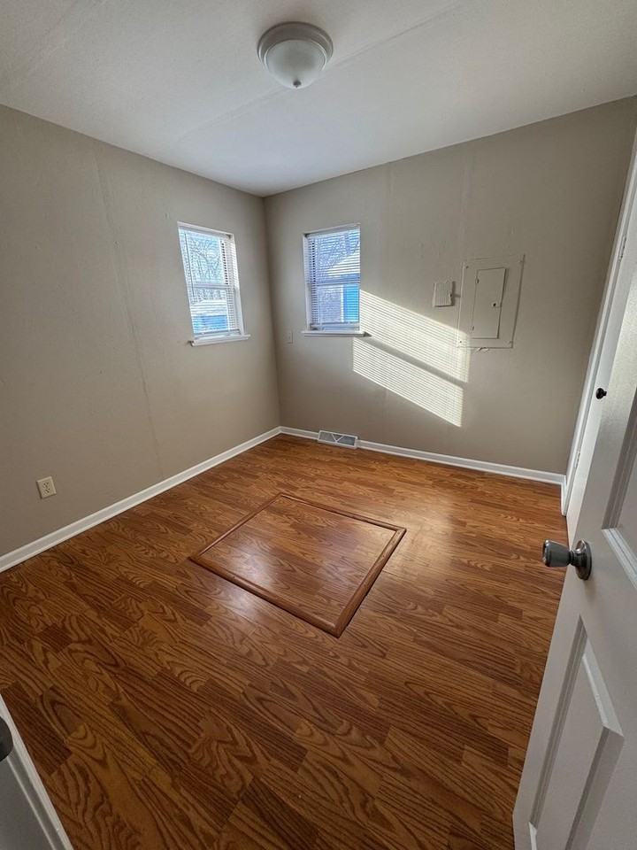 217 Huron Rd - Photo 7 of 10