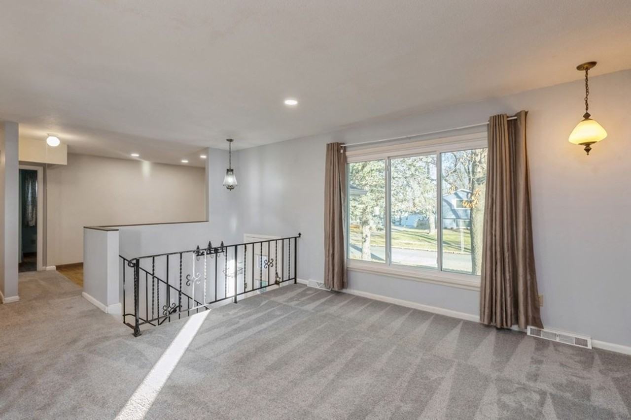 306 Ne Grant St - Photo 3 of 16