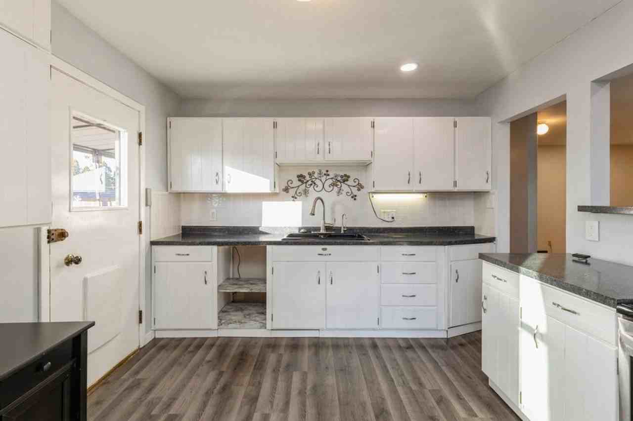 306 Ne Grant St - Photo 6 of 16