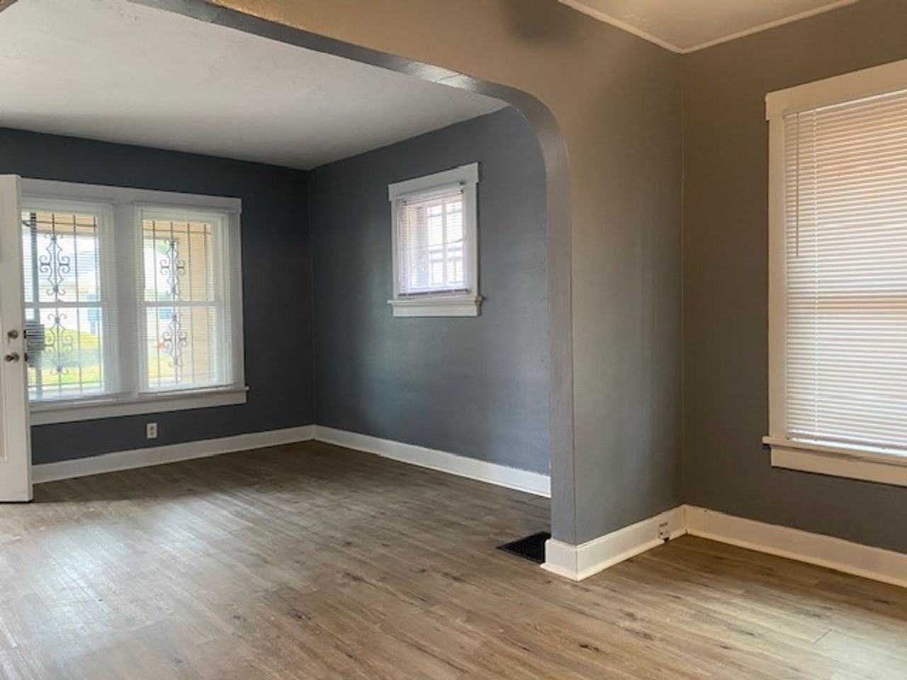 609 Shoop Ave - Photo 3 of 12