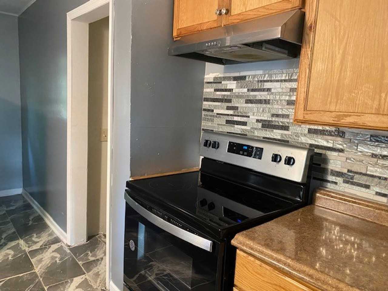 609 Shoop Ave - Photo 5 of 12