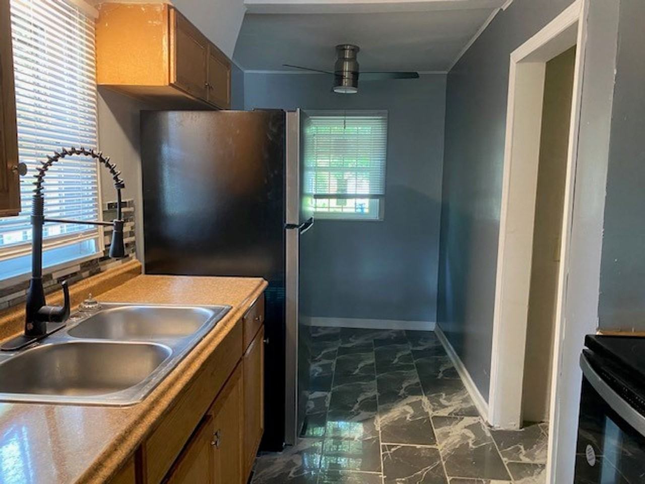 609 Shoop Ave - Photo 6 of 12