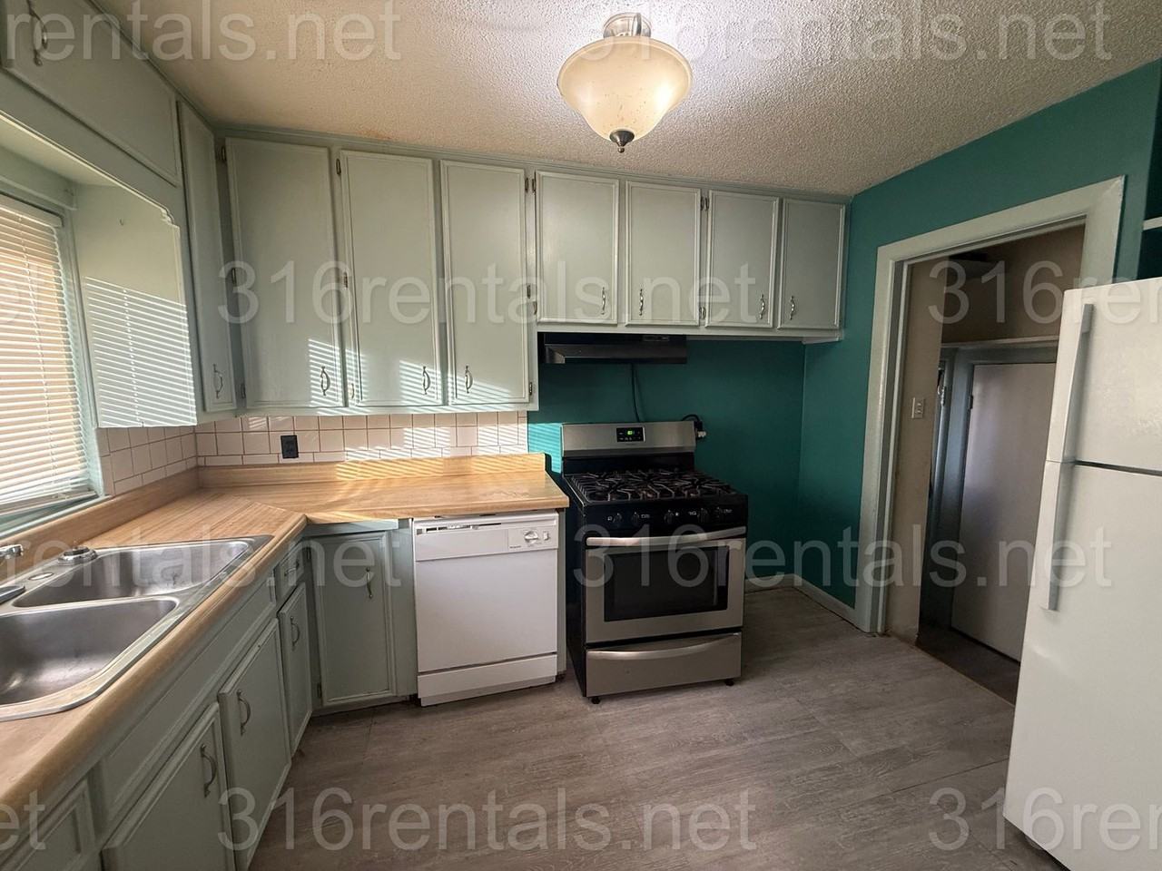 643 S Bluff Ave - Photo 7 of 9