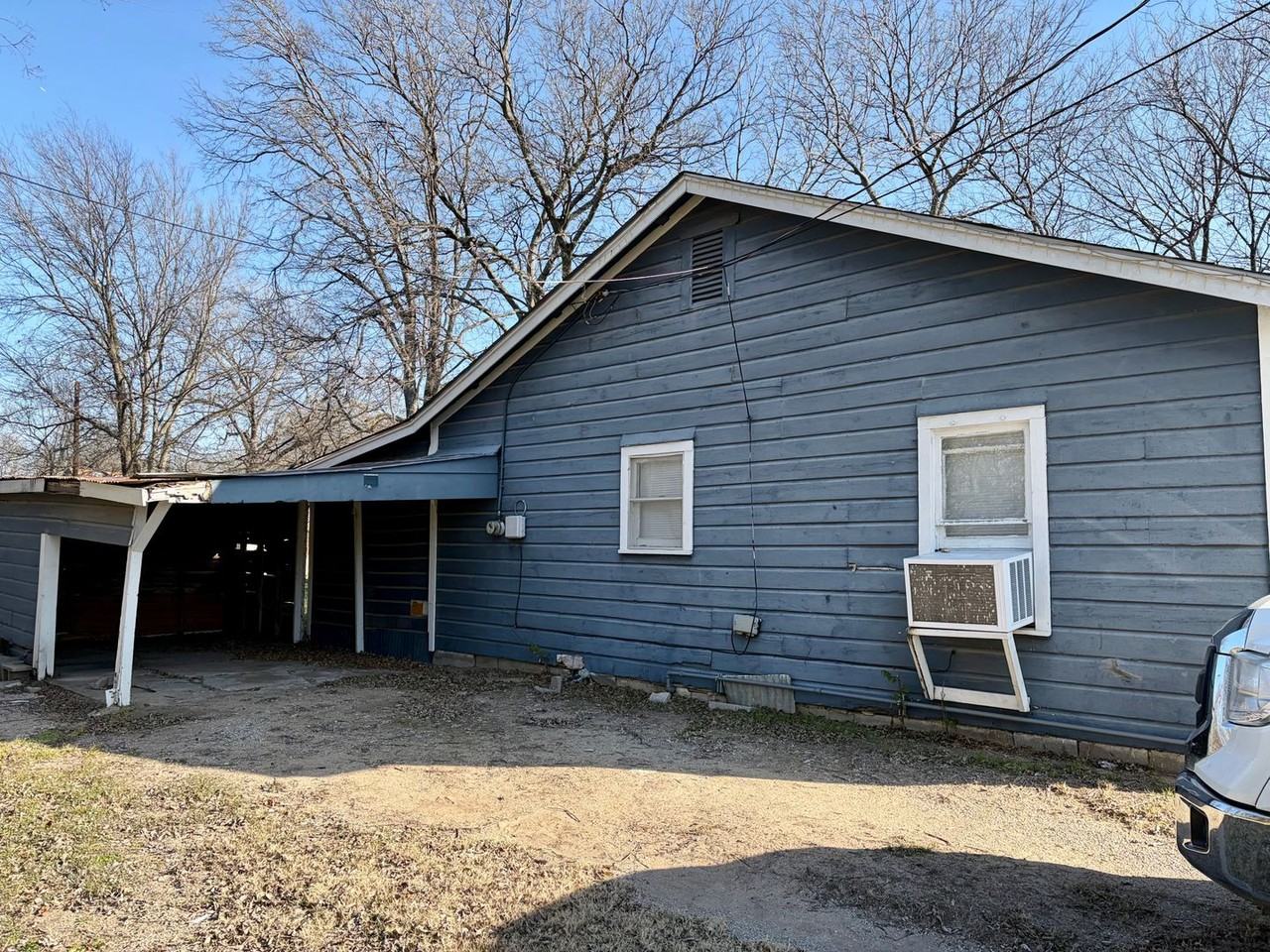 903 6th Ave Nw - Photo 2 of 8